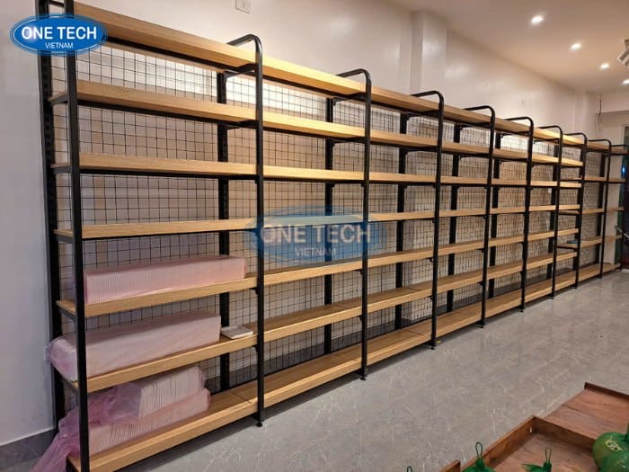 Kệ sắt mâm gỗ tăng tính thẩm mỹ khi để cặp sách