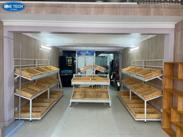 Kệ siêu thị ở Bình Dương bày rau củ