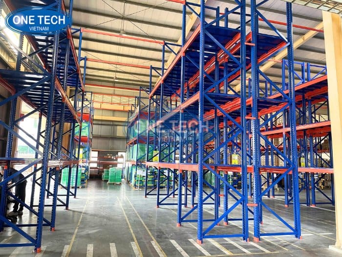 Kệ được bố trí khoa học