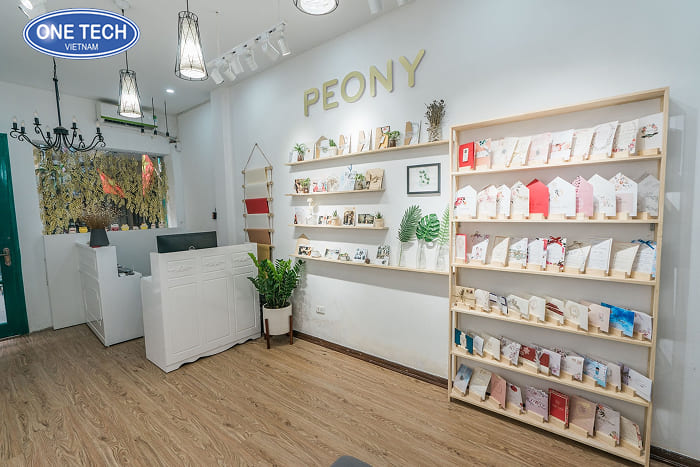 Kệ gỗ giá rẻ trưng bày thiệp đẹp