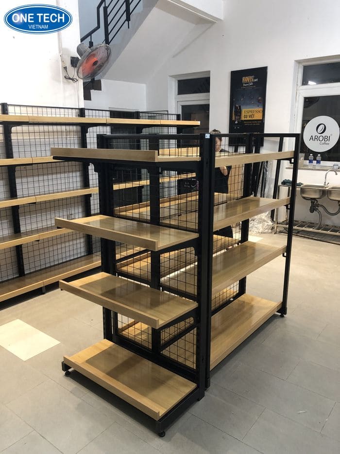 Kệ gỗ khung sắt trưng bày mặt nạ