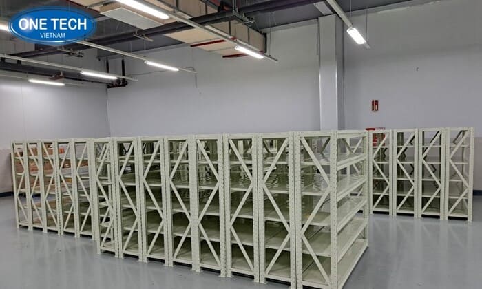 Kệ màu trắng bắt mắt
