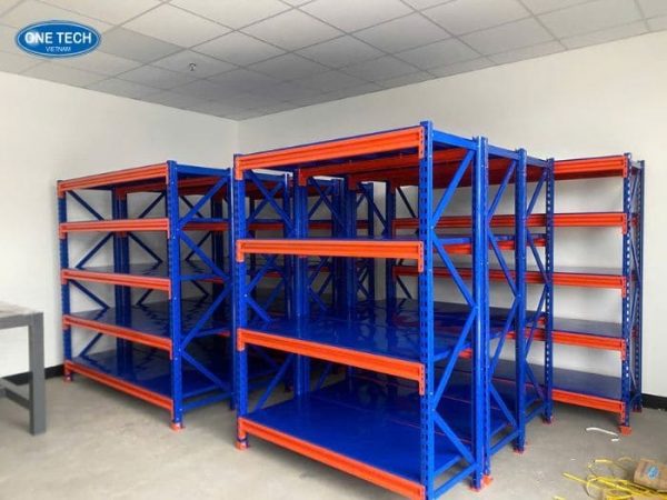 Tìm hiểu về mẫu kệ kho trung tải 700kg