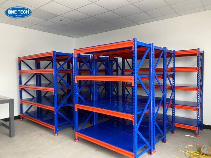 Tìm hiểu về mẫu kệ kho trung tải 700kg