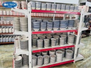 Kệ sắt đơn giản để bát đĩa