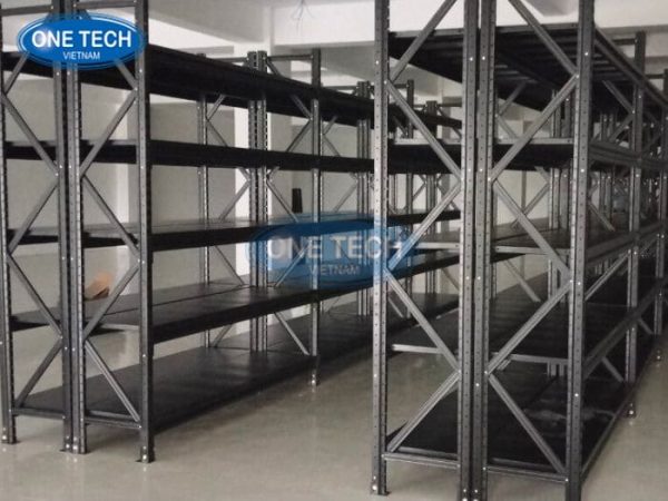 Kệ trung tải màu đen tải trọng 500 - 700kg/tầng