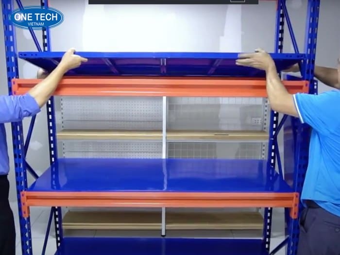 Bước 5: Đặt mâm tầng lên beam