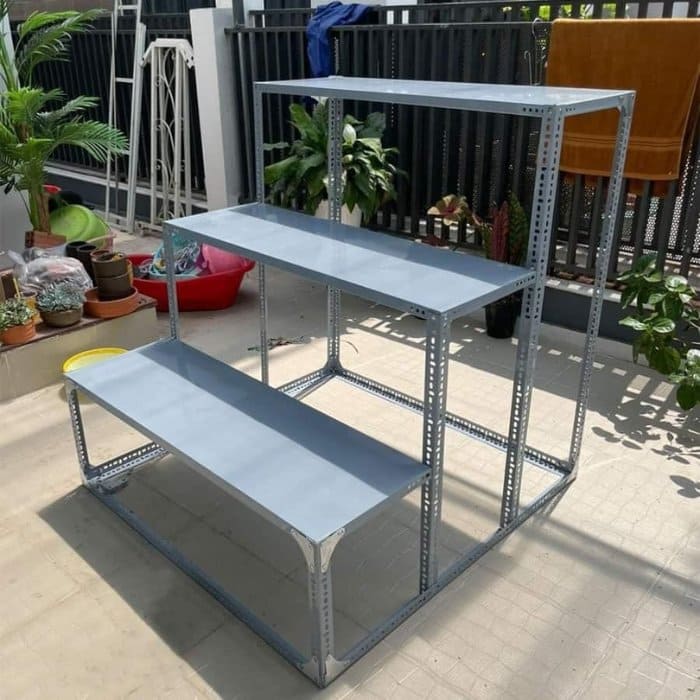 Kệ sắt hình bậc thang độ bền cao