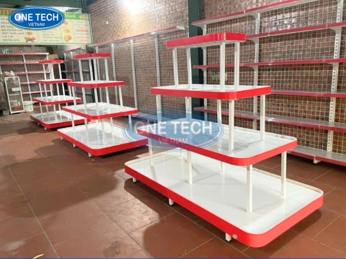 Kệ hình chữ nhật dùng để trưng bày sản phẩm khuyến mãi