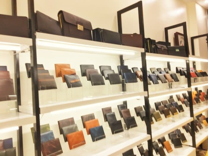 Kể trưng bày ví thiết kế sang trọng