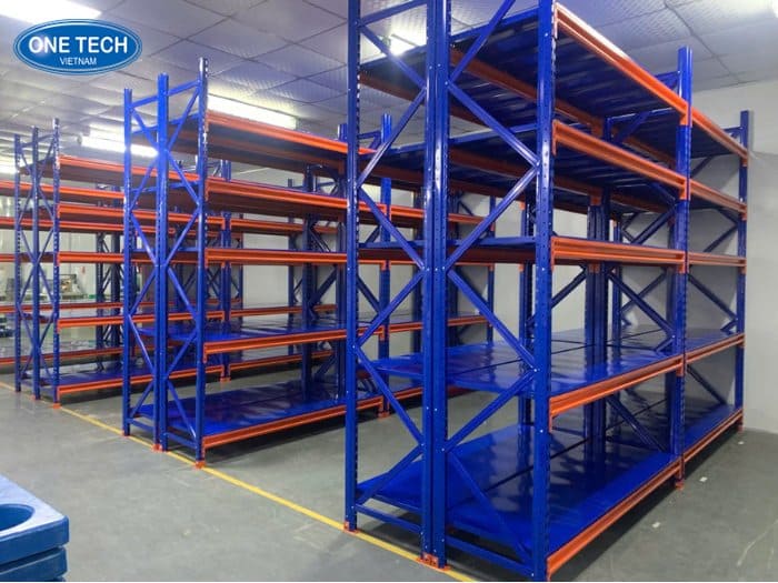 Kệ trung tải để ống nước trong kho nhỏ - vừa