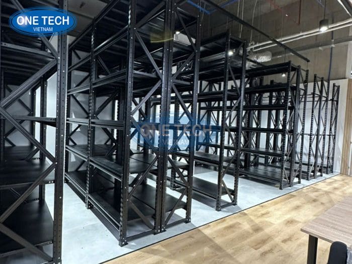 Ưu điểm kệ kho trung tải màu đen đem lại