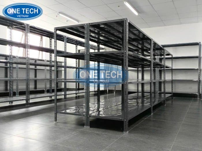 Kệ sắt V lỗ với mức tải trung bình 50 - 80kg/tầng