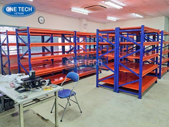 Kệ trung tải 300 - 500kg/tầng