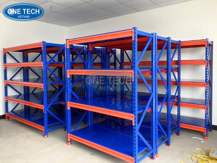 Kệ trung tải được ưa chuộng cho kho hàng