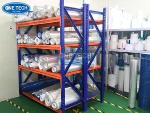 Kệ trung tải với khung thép chắc chắn, chịu tải 200 - 700kg/tầng