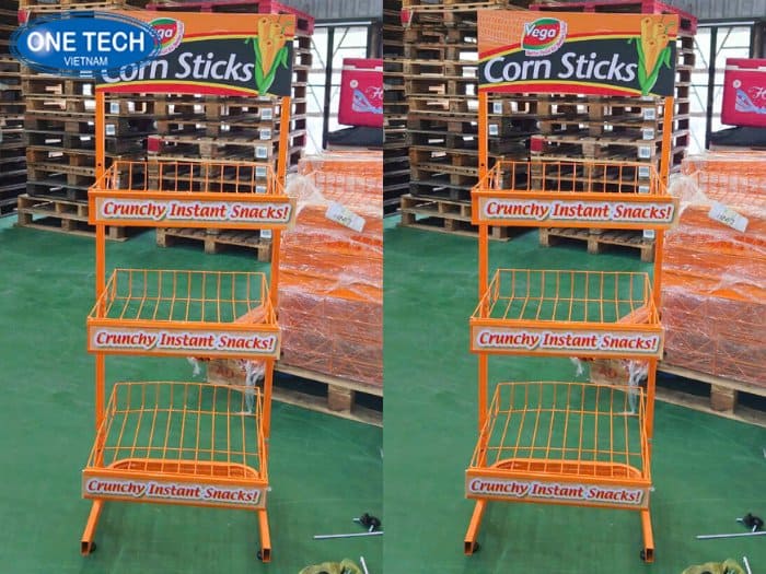Kệ sắt mâm gỗ đẹp cho cửa hàng cao cấp