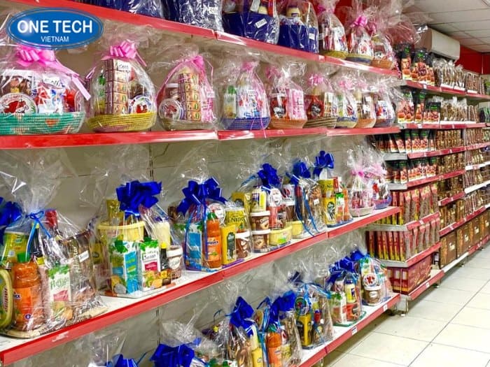 Kệ siêu thị để giỏ quà Tết