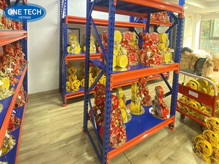 Kệ trung tải sức tải tốt, trưng bày số lượng lớn