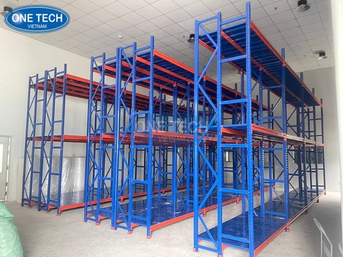 Kệ hạng trung nối tiếp 3 chân trụ