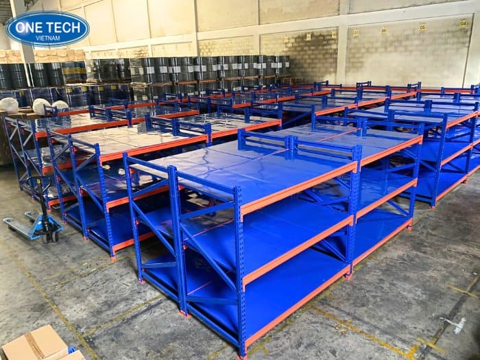 Kệ kho hạng trung 700kg/tầng