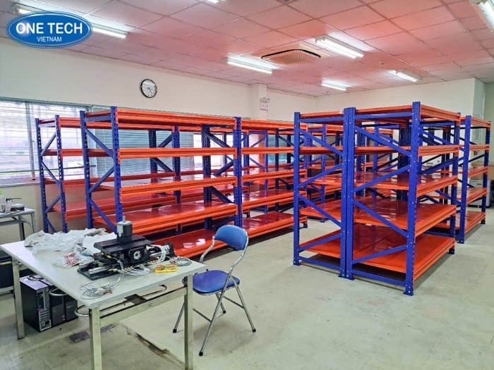 Kệ trung tải màu xanh cam phổ biến