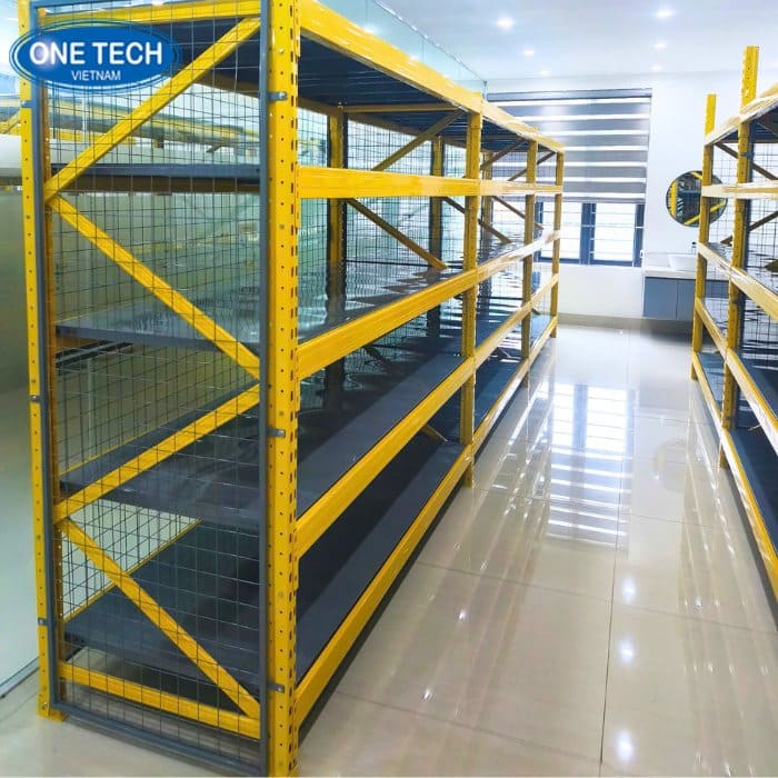 Kệ trung tải có chắn lưng lưới