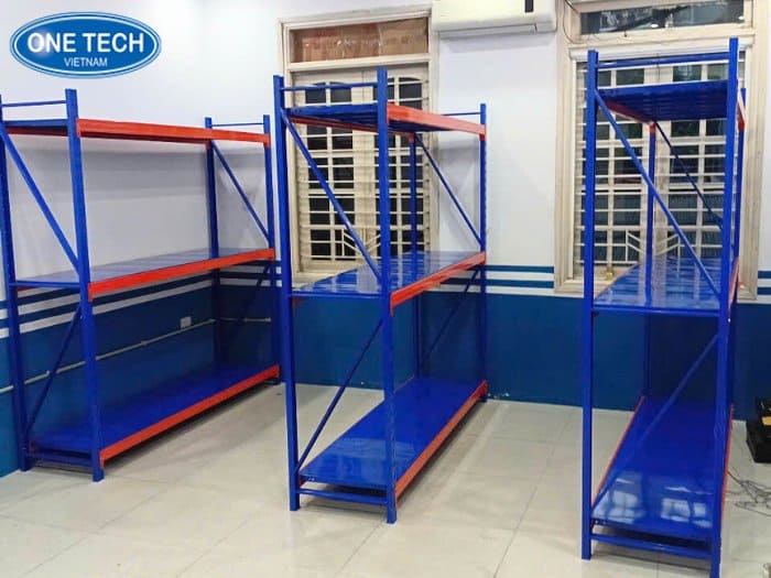 Kệ trung tải loại tải trọng 200kg/tầng với kết các các bộ phận mảnh hơn
