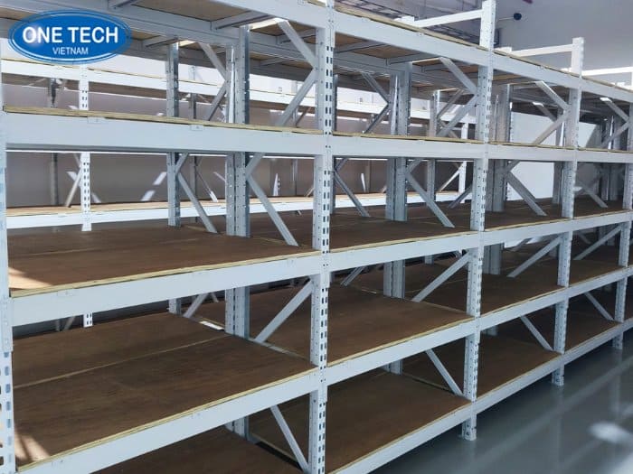 Kệ trung tải mâm gỗ, hạn chế tiếng ồn khi sắp xếp hàng hóa