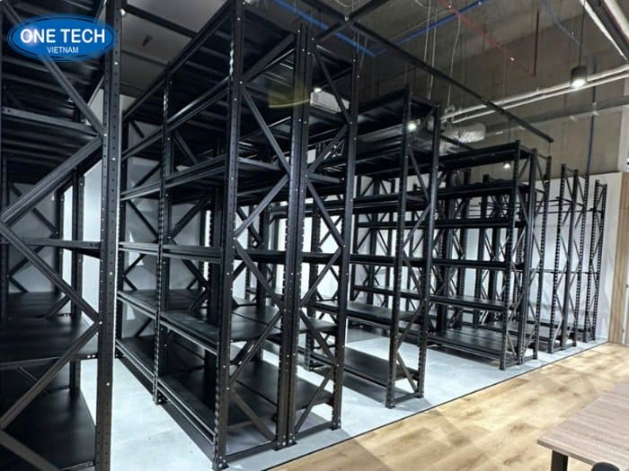 Kệ trung tải màu đen