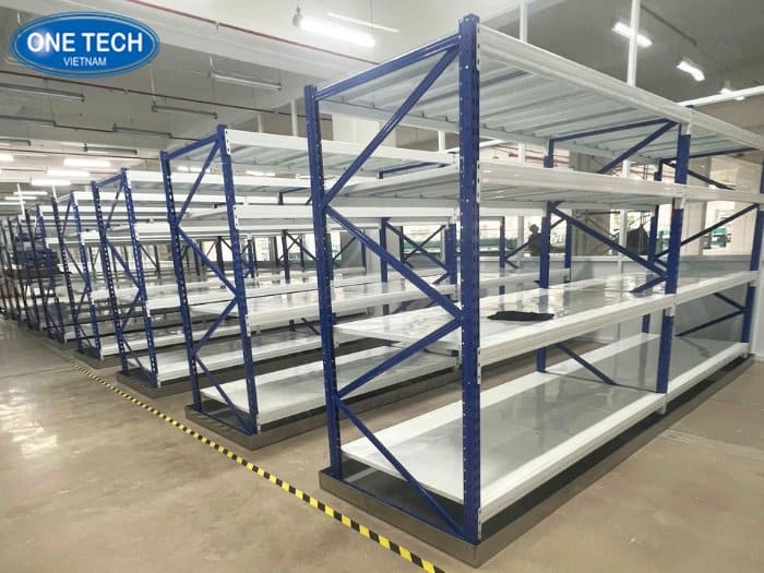 Kệ trung tải màu trắng phối màu xanh dương
