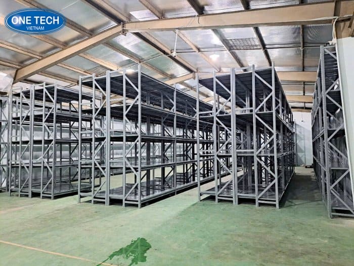 Kệ trung tải màu xanh ở Thái Nguyên