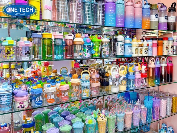 Kệ trưng bày bằng kính cường lực sang trọng, độc đáo