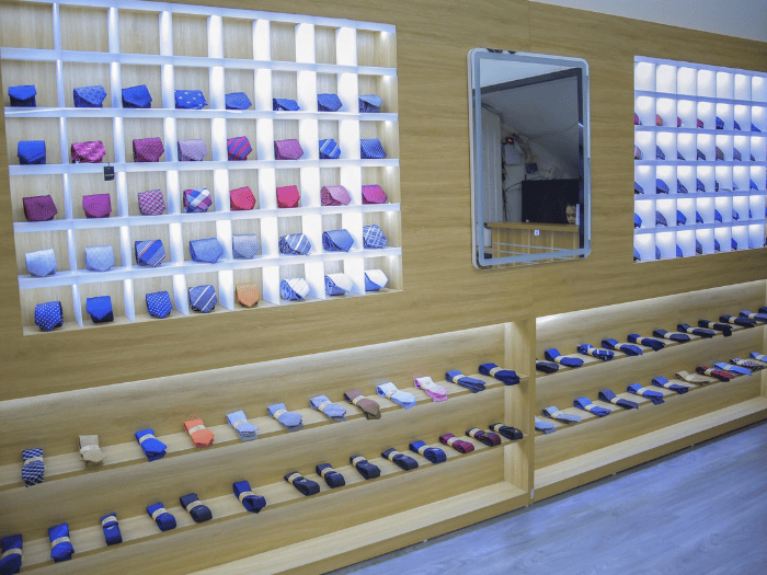 Kệ trưng bày gỗ phối đèn LED