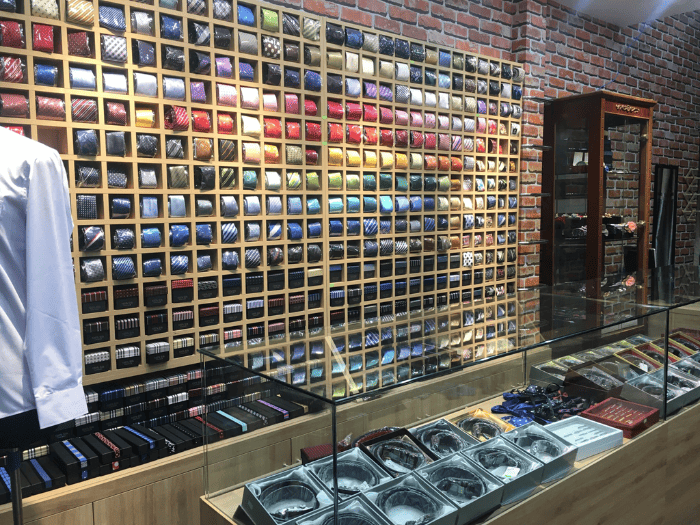 Kinh nghiệm chọn kệ trưng bày cà vạt chất lượng