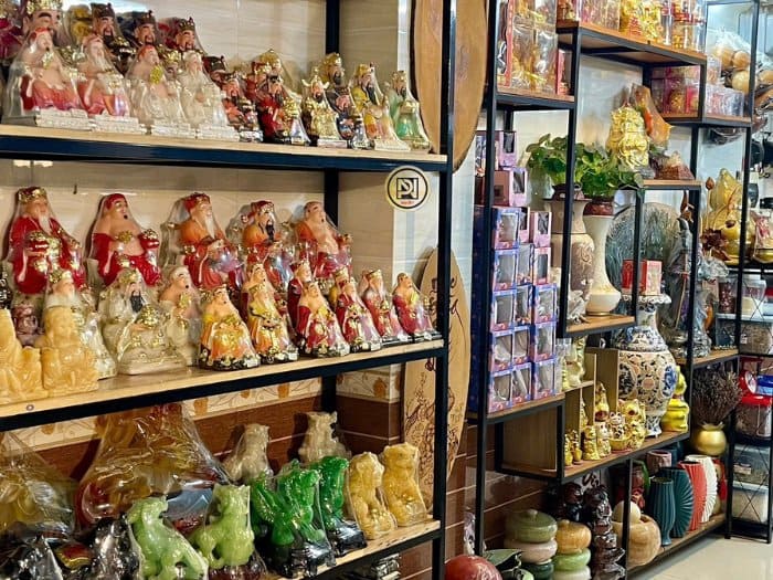 Lưu ý khi mua kệ trưng bày vật phẩm phong thủy