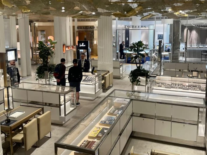 Lý do nên thiết kế cửa hàng trang sức chuyên nghiệp