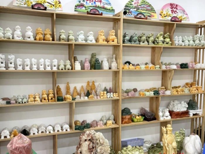 Kệ gỗ MDF để đồ phong thủy