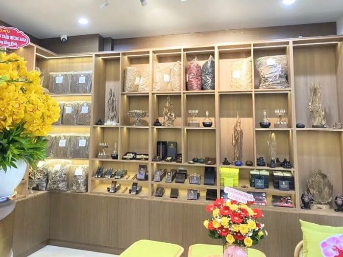 Kệ gỗ nhiều ngăn trưng bày trầm hương