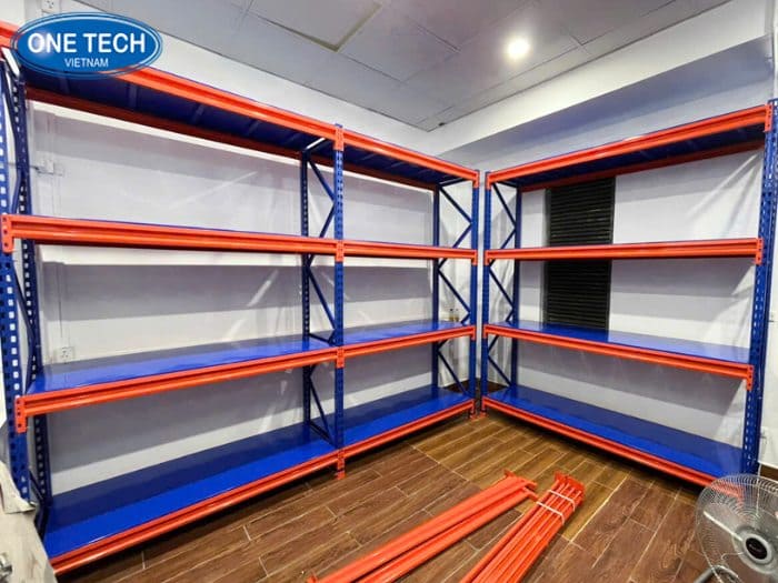 Kệ trung tải vừa để trưng bày, vừa lưu trữ