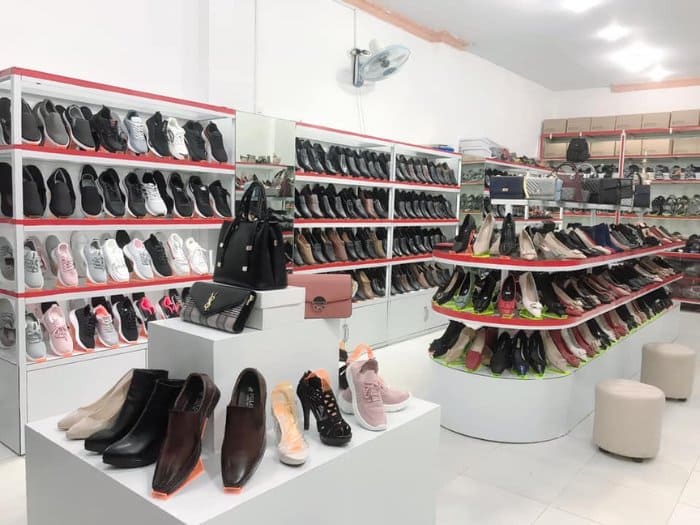 Mẫu thiết kế cửa hàng giày dép 10