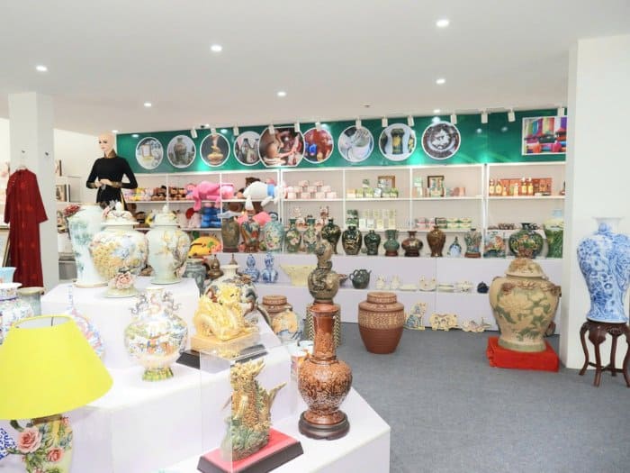 Mẫu thiết kế cửa hàng bán đồ gốm 11