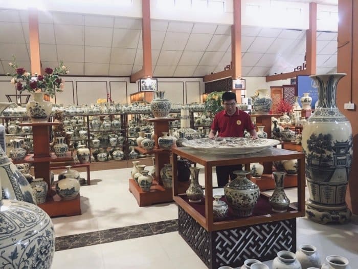 Mẫu thiết kế cửa hàng kinh doanh gốm sứ 16