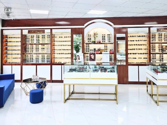 Mẫu thiết kế cửa hàng mắt kính11