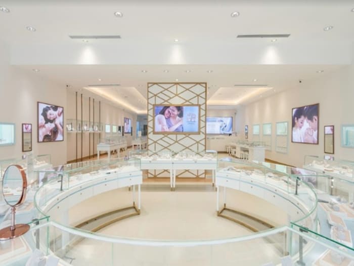 Mẫu thiết kế cửa hàng trang sức thanh lịch, tinh tế