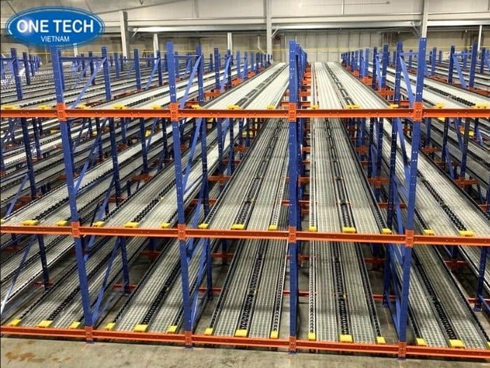 Kệ con lăn sở hữu cơ chế trượt tự động