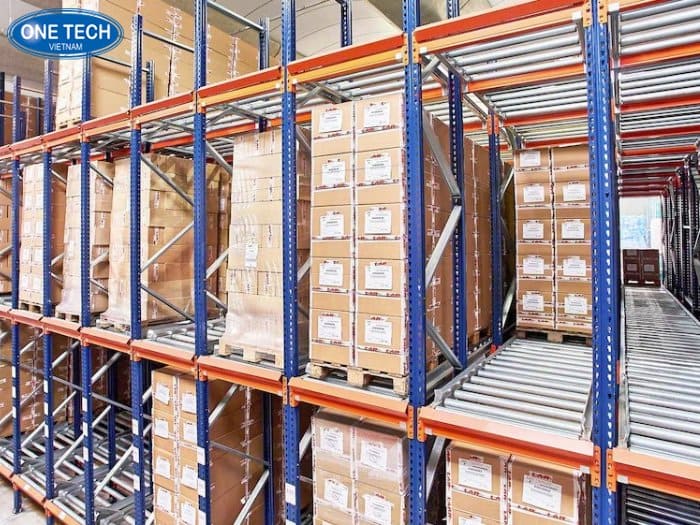 Kệ con lăn tăng tốc độ xuất nhập hàng ngành E-commerce