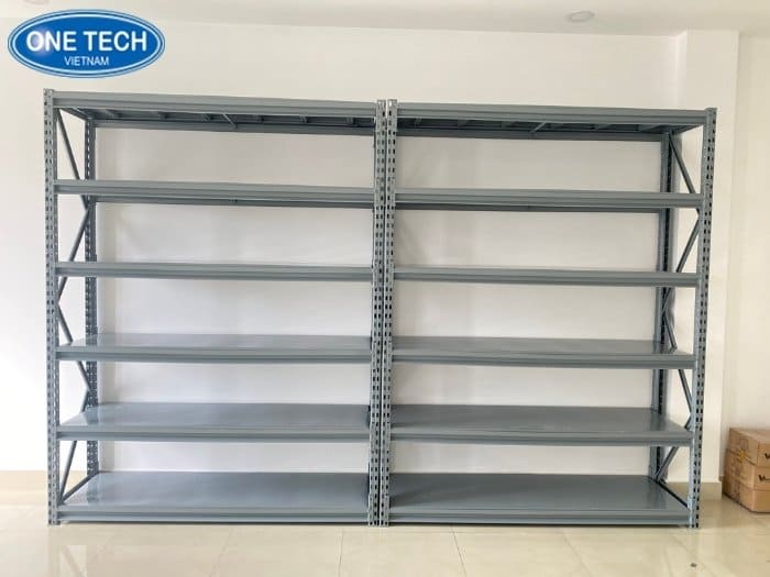 Kệ trung 300 kg sở hữu khả năng chịu lực lớn hơn