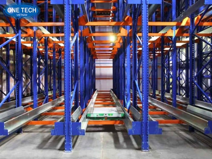 Kệ Radio Shuttle cho kho hàng công nghiệp