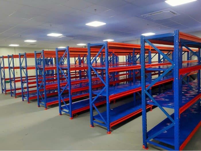 Kệ trung tải cho kho hàng nhôm kính